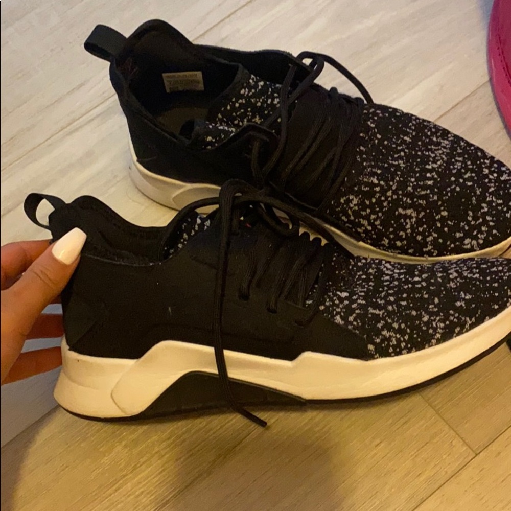 Reebok sneakers black and white